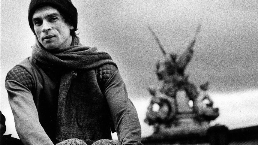 Noureev, sur le toit du Palais Garnier, en 1979.
