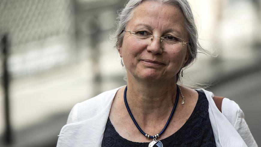 La députée de l'Oise Agnès Thil le 25 juin à Paris, à son arrivée au siège de LREM. Le parti présidentiel l'a finalement exclue.