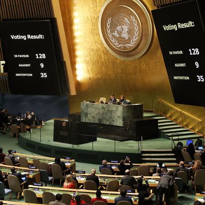 21 décembre 2017, l'Assemblée générale de l'ONU adopte à une large majorité une résolution condamnant la reconnaissance par Washington de Jérusalem comme capitale d'Israël