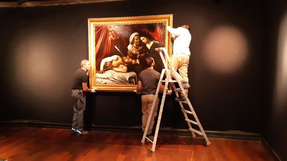 Judith et Holopherne attribué au Caravage est accroché à Drouot à Paris ©Radio France - Mathilde Dehimi