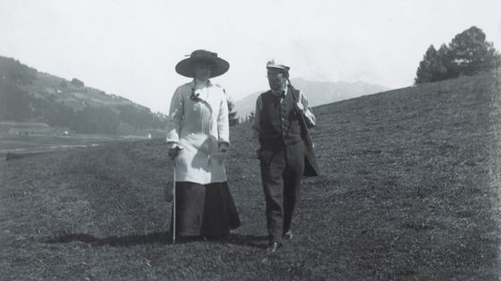 Gustav et Alma Mahler en promenade en 1909 (région de Dobbiaco - Italie) ©Getty - Imagno