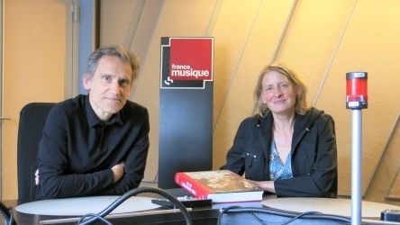 France Musique, studio 152... Le producteur Philippe Venturini & Cécile Reynaud, conservatrice en chef Bibliothèque nationale de France-BnF (g. à d.) ©Radio France - Annick Haumier / RF