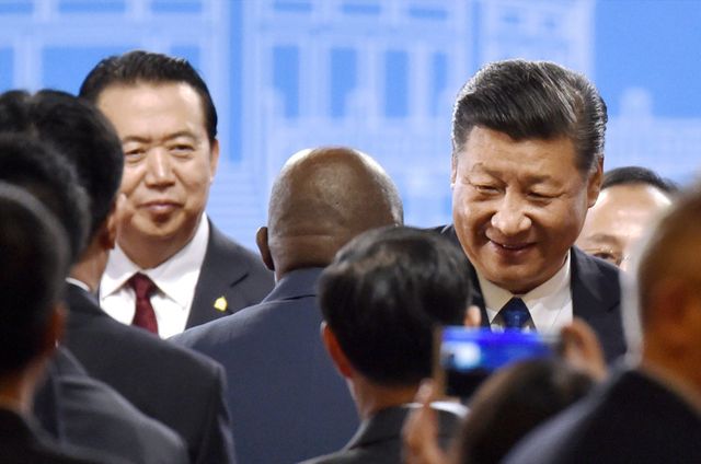 Meng Hongwei (à gauche) et Xi Jinping, président de la république populaire de Chine (à droite)