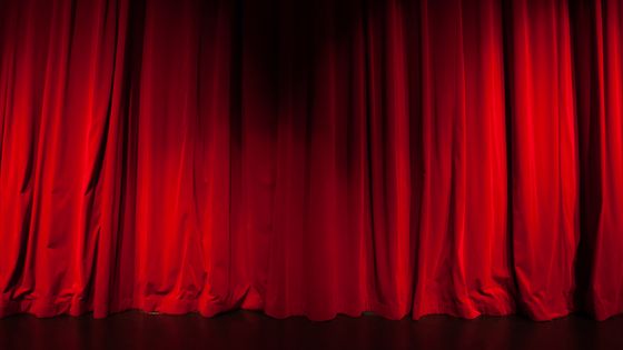 Rideau rouge ©Getty - R.Tsubin