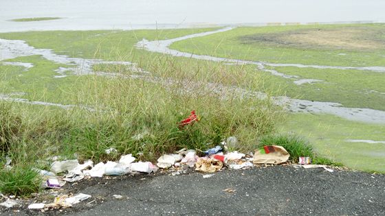 80% des déchets plastiques en mer sont d'origine Terrestre (La Coruña, Spain) ©Getty - japatino