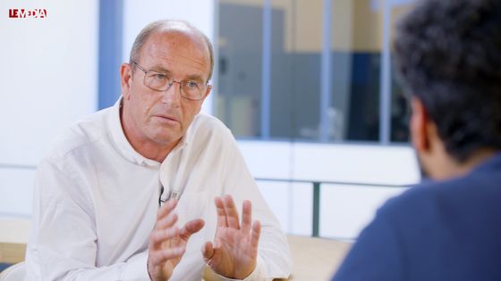 Denis Robert ainsi que Mathias Enthoven, rédacteur en chef du pôle numérique du Média, ont interrogé Etienne Chouard sur certaines de ses prises de positions. - © lemediatv