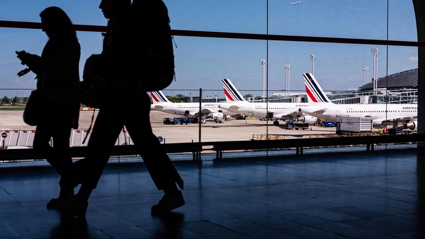 Communistes, Insoumis, PS et Républicains tiennent ce mercredi soir un meeting commun contre la privatisation des Aéroports de Paris.