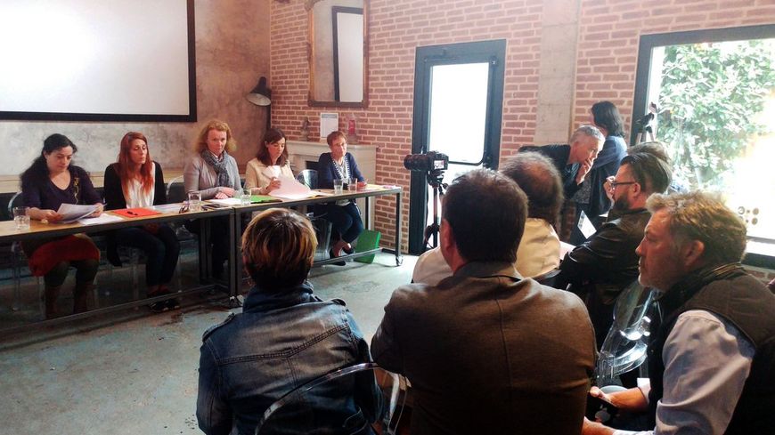 Onze élus de toute tendances confondues à gauche (PS, PC, EELV) ont alerté le maire, le socialiste David Samzun, quand la conseillère municipale s'est confiée à eux