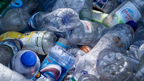 Des pollutions plastiques et aériennes// Yannick Jadot// la recherche de la beauté