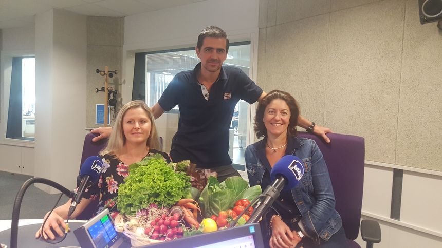 Nicolas et Virginie Tougard (à droite) et Mélanie de La Ferme du Home à Varaville