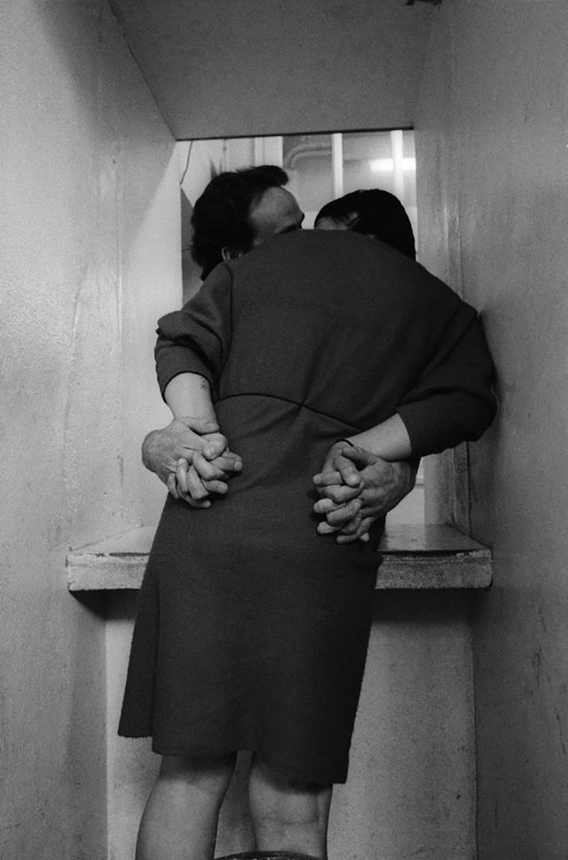 Couple qui s'embrasse
