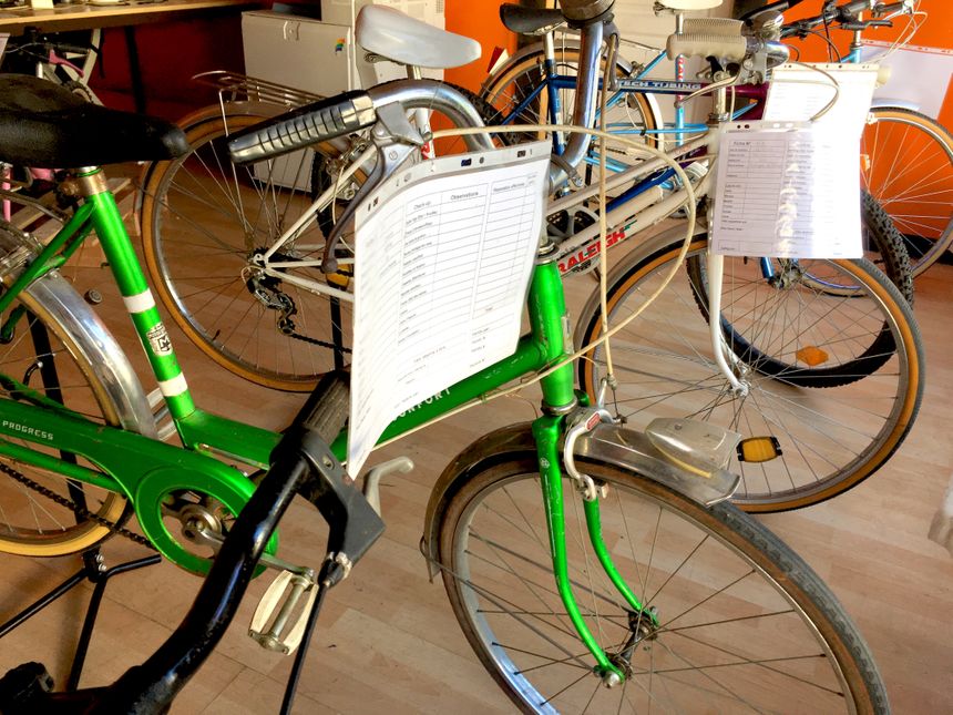 Des vélos donnés ou réparés sont vendus par l'association