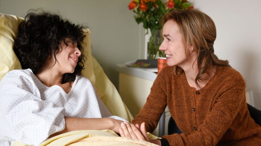 Naidra Ayadi et Sandrine Bonnaire dans « Ce soir-là… »