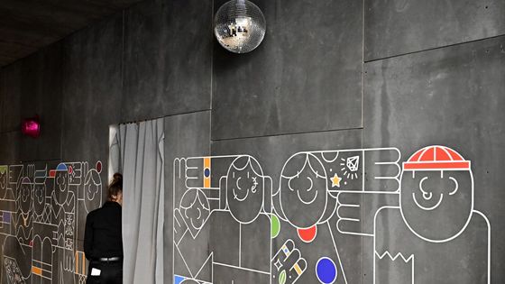 Une employée de Google lors de l'inauguration du nouveau bureau de la firme californienne à Berlin le 22 janvier 2019. ©AFP - Tobias SCHWARZ