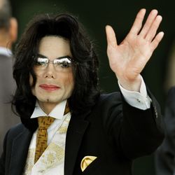 Michael Jackson lors de son procès pour pédophilie à Santa Barbara le 3 juin 2005.