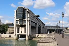 Le Ministère des finances publiques