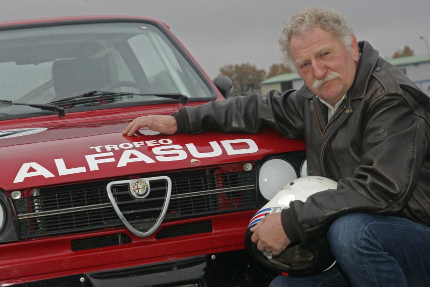 Roland Gourserol était un passionné de sports automobiles (Photo avec son Alfasud)