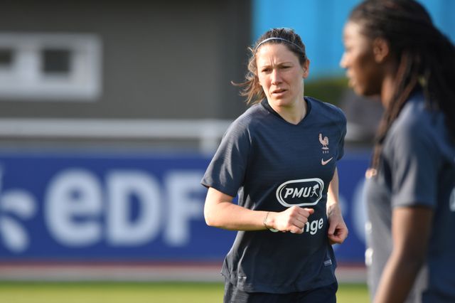 Elise Bussaglia lors d'un entraînement de l'équipe féminine de football le 1er avril 2019 à Clairefontaine
