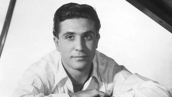 Le chanteur Gilbert Bécaud dans les années 50. ©AFP - STF