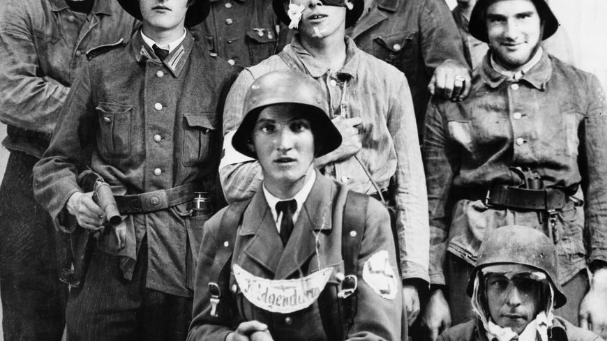 Voici quelques membres de la 2e division SS Das Reich qui ont participé au massacre d'Oradour sur Glane le 10 juin 1944. Division composée de Waffen SS volontaires et de "Volksdeutsche".•