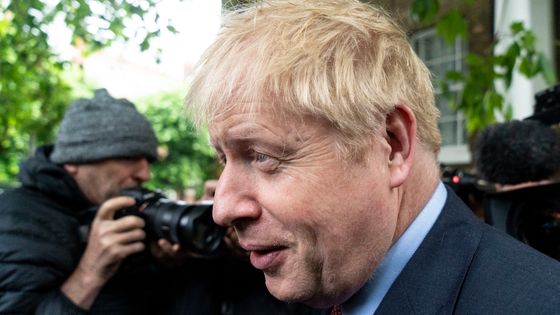 Boris Johnson, député conservateur et candidat à la direction du parti, quitte son domicile à Londres le 19 juin 2019. ©AFP - NIKLAS HALLE'N
