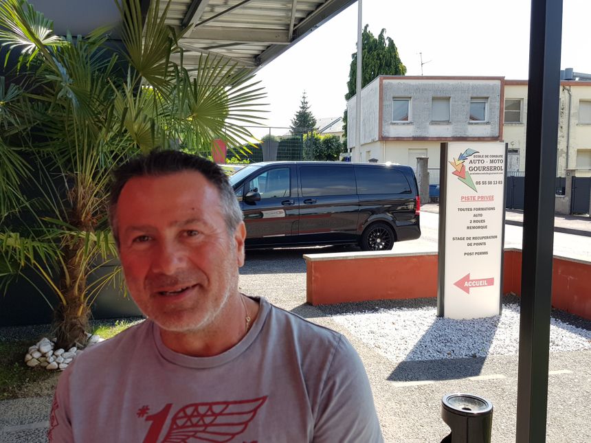 Alexandre Gourserol a repris l'auto-école après son père Roland...