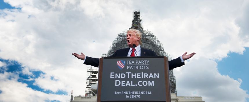 Donald Trump veut mettre à genou l'économie iranienne. Photo : le 9 septembre 2015, lors d'un rassemblement du Tea Party, à Washington, contre l'accord sur le nucléaire avec l'Iran.