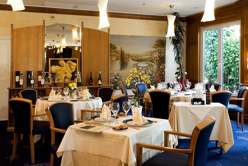 La salle de restaurant de l'hôtel Alysson restaurant le Pastoral