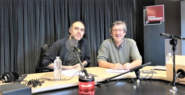 France Musique, studio 131... Le compositeur Nicolas Tzortzis & Arnaud Merlin, producteur de l'émission (g. à d.)