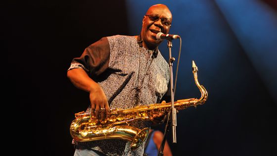 Manu Dibango en 2015 au Royaume-Uni. - C. Brandon