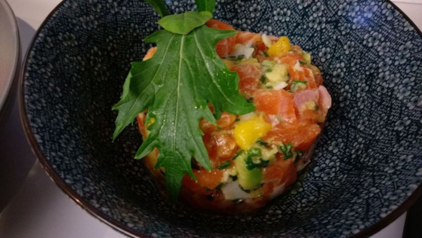 Tartare de truite ,mangue, parmesan et avocat !!! une tuerie et un clin d’œil au comptoir du marché en face de l'Etal 36 même patron !