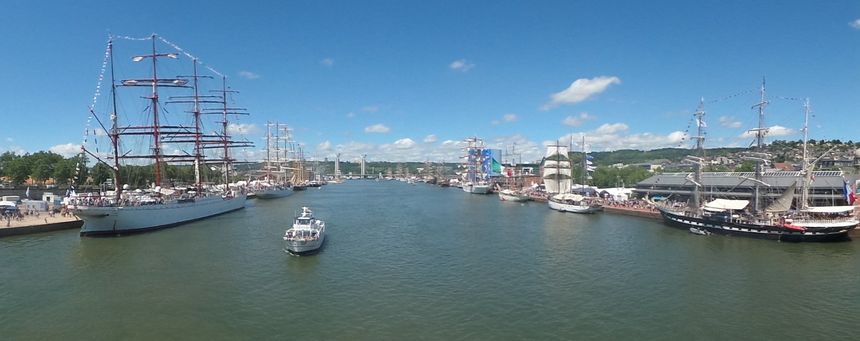 Magnifique panoramique sur la Seine pendant l'Armada 2019 à Rouen