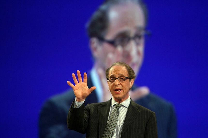 Ray Kurzweil à San Francisco (2007) lors d'une conférence sur la Singularité