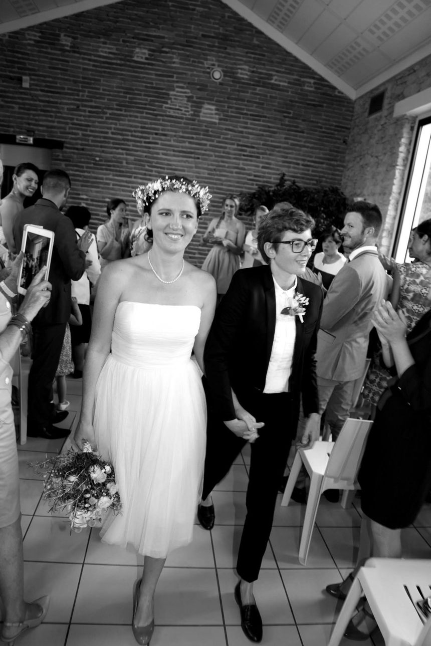 Marie Clémence et Aurore le jour de leur mariage en juin 2015.