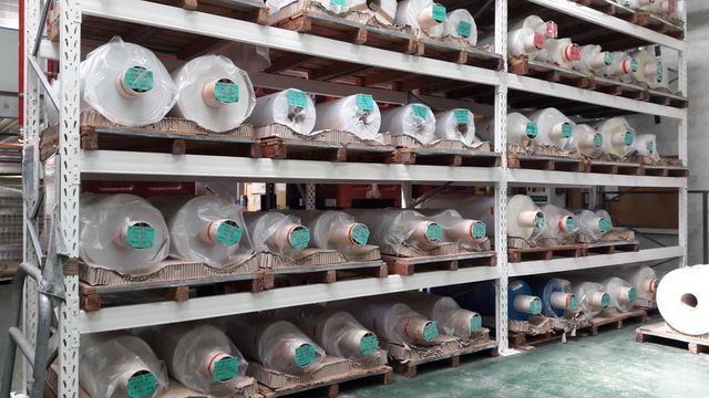 2200 tonnes de bobines de plastique souple sortent chaque année de l'usine Plastiques Venthenat à Barbezieux en Charente