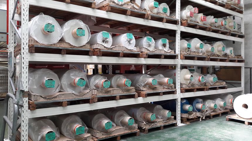 2200 tonnes de bobines de plastique souple sortent chaque année de l'usine Plastiques Venthenat à Barbezieux en Charente