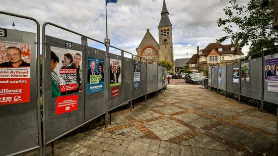 Plusieurs responsables politiques ont appelé ces derniers jours à "élargir", à "dépasser" leur parti. ©AFP - Philippe Huguen