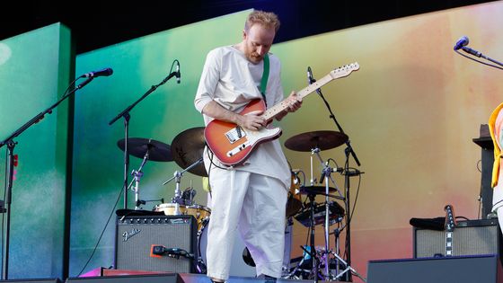 Le groupe Hot Chip avec Al Doyle guitariste et joueur de synthétiseur pour le groupe sur scène le 24 mai 2019 à Londres. ©Getty - Burak Cingi / Redferns