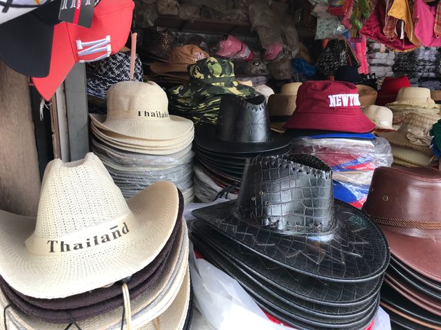 Au marché de gros de Rong Kluea.