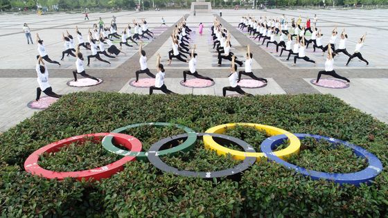 A Fuzhou en Chine lors de la journée internationale du yoga. Le yoga deviendra-t-il une discipline olympique ? ©Getty - VCG/ Contributeur