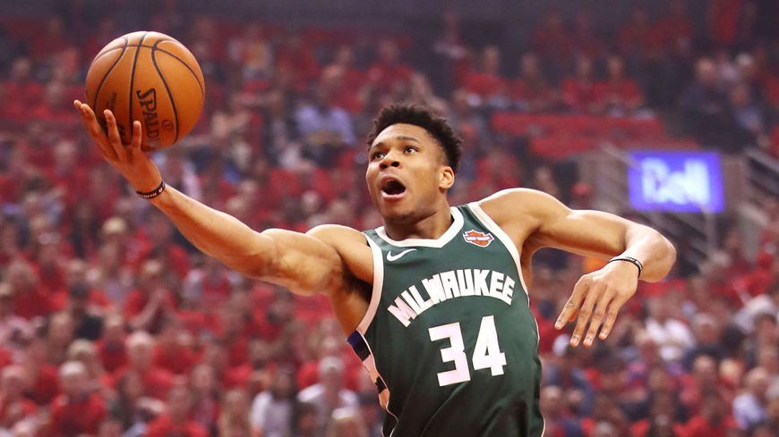 Giannis Antetokounmpo face aux Toronto Raptors lors du match 3 en finale de la conférence Est