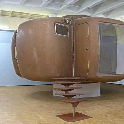La maison bulle (Arts & Foods, Triennale de Milan, Italie). Maison Bulle à 6 coques. Conception Jean Maneval