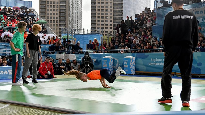 Lors de la demi-finale de breakdance aux Jeux olympiques de la jeunesse à Buenos Aires où la discipline a fait son entrée en 2018, elle devrait intégrer les JO en 2024