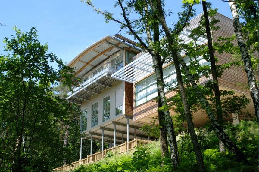 Le bâtiment principal qui abrite Nocturnia et le Théâtre du vivant