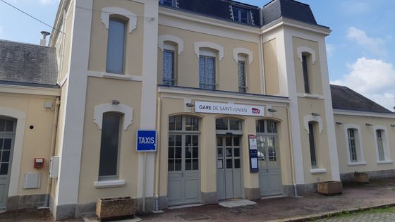 La gare de Saint-Junien, en Haute -Vienne. C'est là que la ligne de trains Limoges-Angoulême s'arrête. ©Radio France - Raphaël Ebenstein