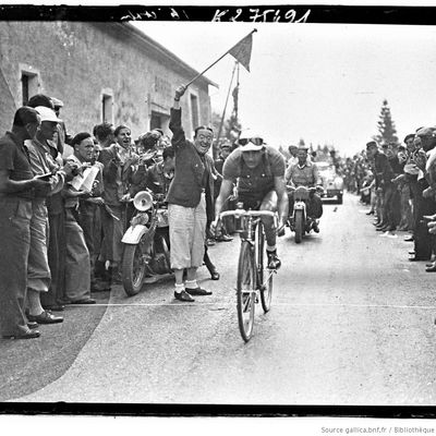 Gino Bartali, maillot jaune, lors du Tour de France 1938.