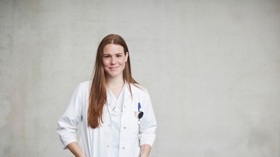 Même si le médecin compte beaucoup pour ses patients, mieux vaut rester humble. ©Getty - Maskot