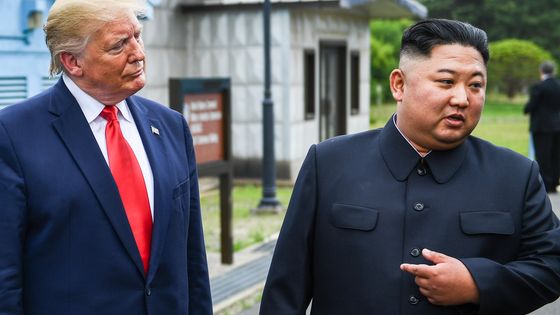 Donald Trump et Kim Jong Un ©AFP - BRENDAN SMIALOWSKI / AFP