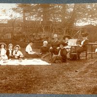famille en pique-nique à l'époque édouardienne.
