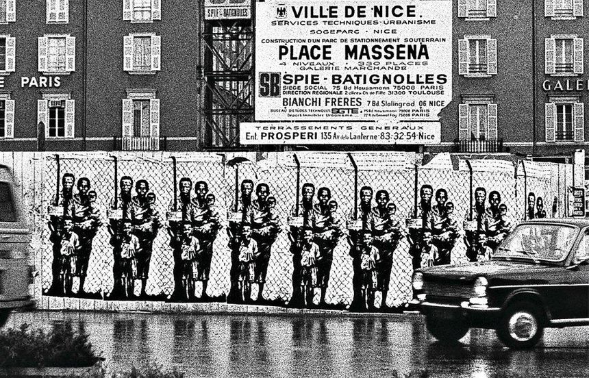 Dans sa ville d'origine, Nice, il dénonce l'apartheid dans la ville du Cap en Afrique du Sud